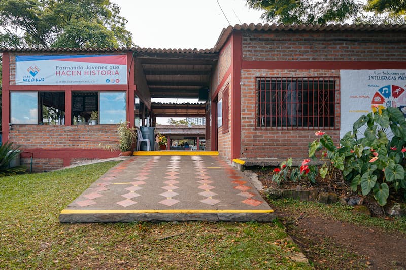 Liceo Merani, Galería sección nosotros.